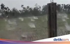 Hujan Es Batu Di Makassar